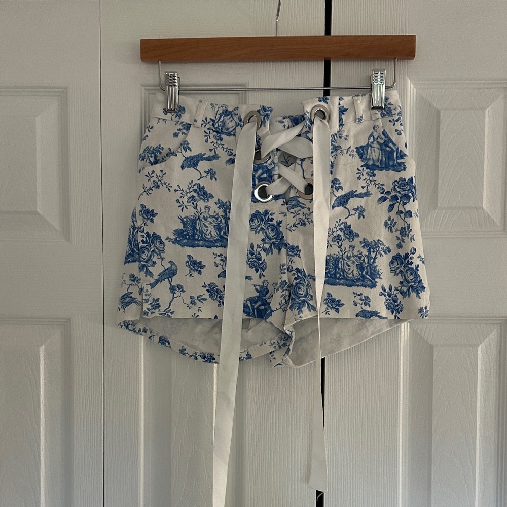 For Love & Lemons Women's Blue Toile Lace-Up Shorts - Picture 1 of 4